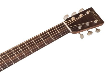Cordes bronze sur une guitare Martin
