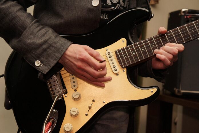 jouer de la guitare rapidement
