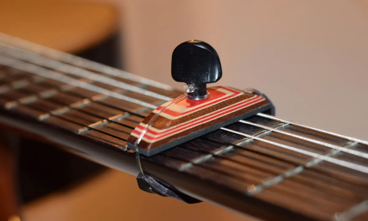 Capodastre pour guitare classique